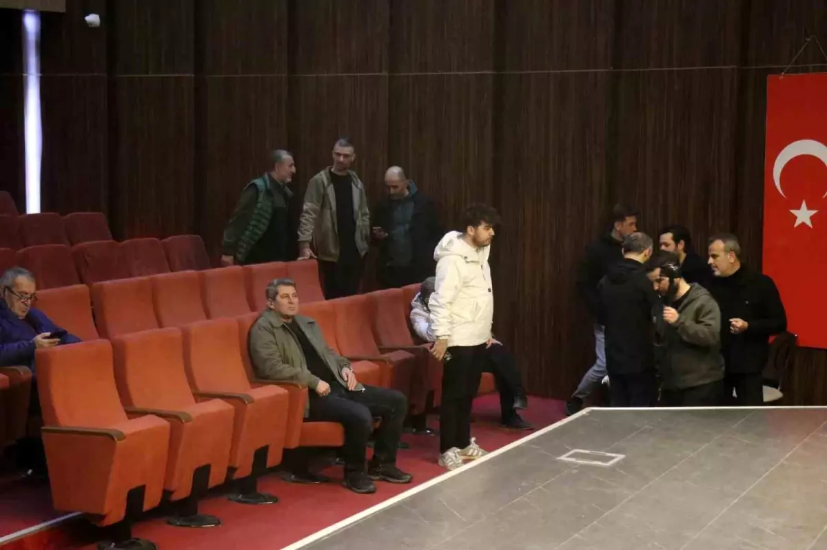 Sakaryaspor'da çoğunluk sağlanmadı, kongre ertelendi