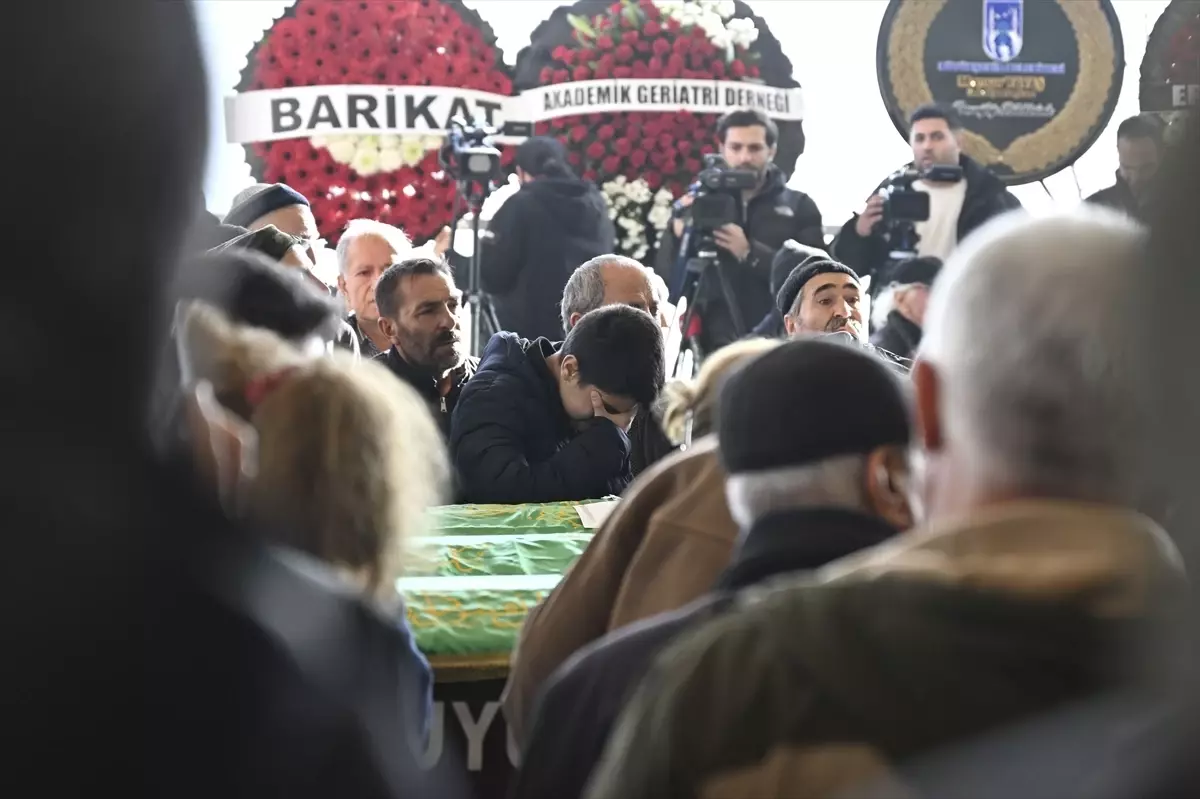 Siirt'te evinde bıçaklanarak öldürülen kadının cenazesi Ankara'da toprağa verildi