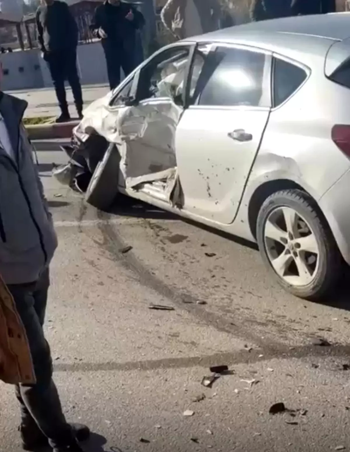 Siirt'te otomobil ile kamyonet çarpıştı: 2 yaralı