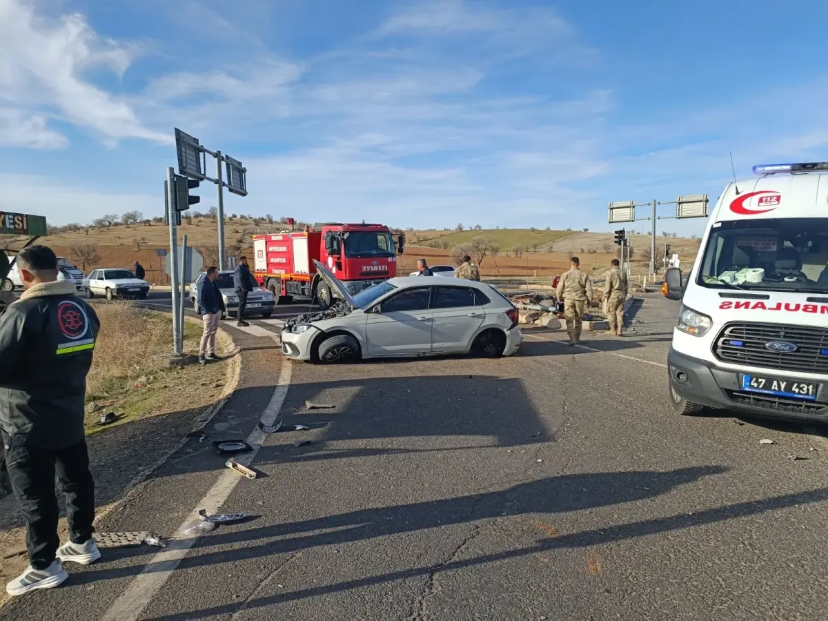 TIR'ın çarptığı otomobilin sürücüsü ağır yaralandı