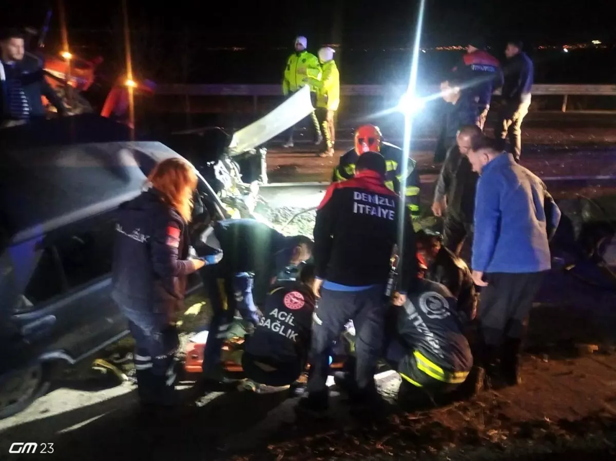 Traktör ile otomobilin çarpıştığı kazada 3 kişi yaralandı