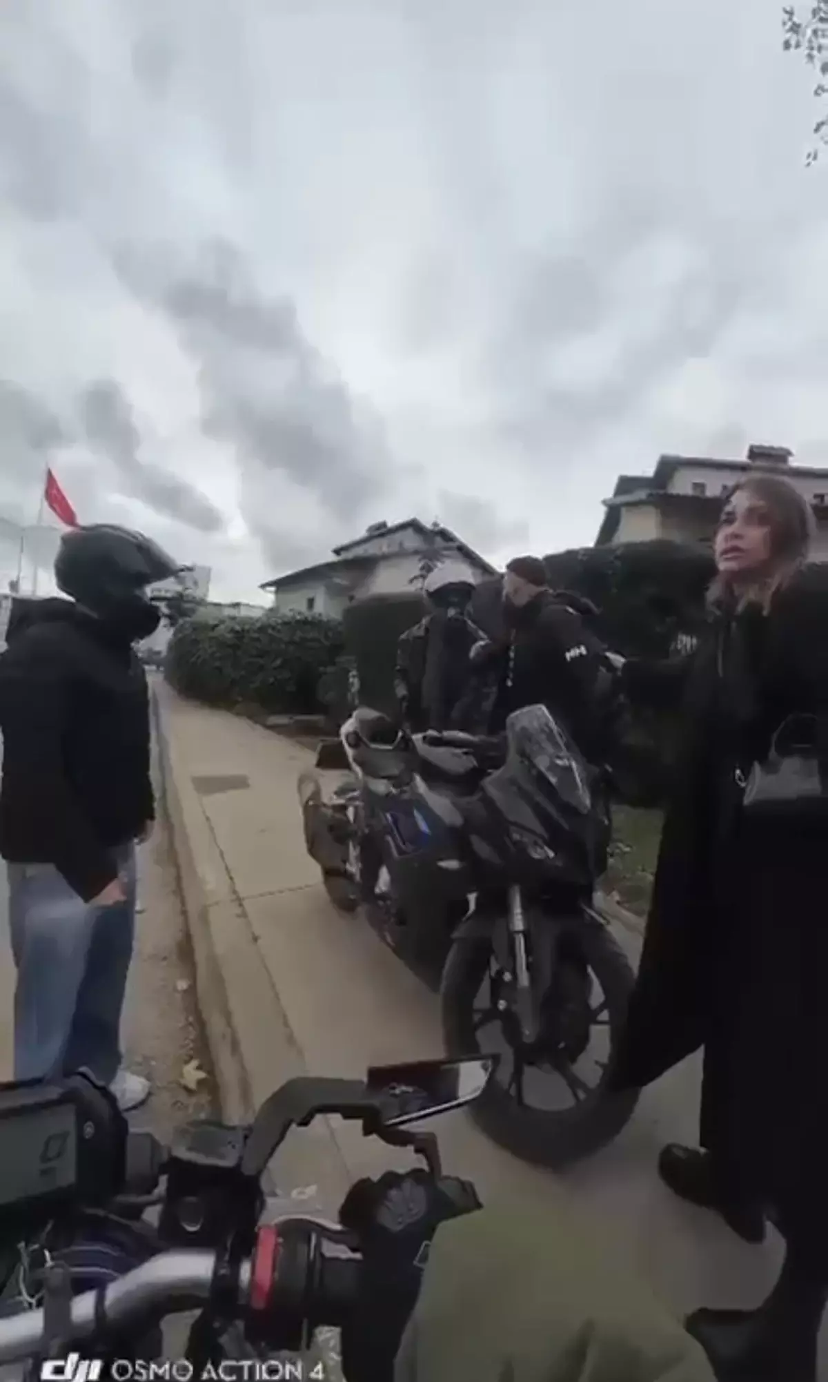 Tuzla'da oyuncak silahla şakalaşan grubu bıçakla tehdit etti