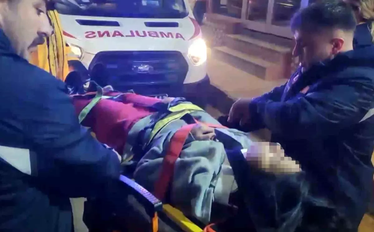 Üçüncü kattan ikinci katın balkonuna düşen çocuk ağır yaralandı