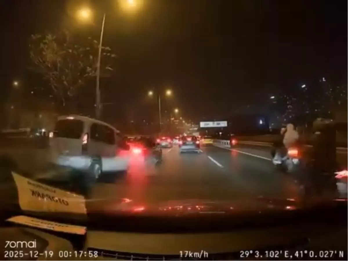 Üsküdar'da 7 aracın karıştığı zincirleme kaza kamerada