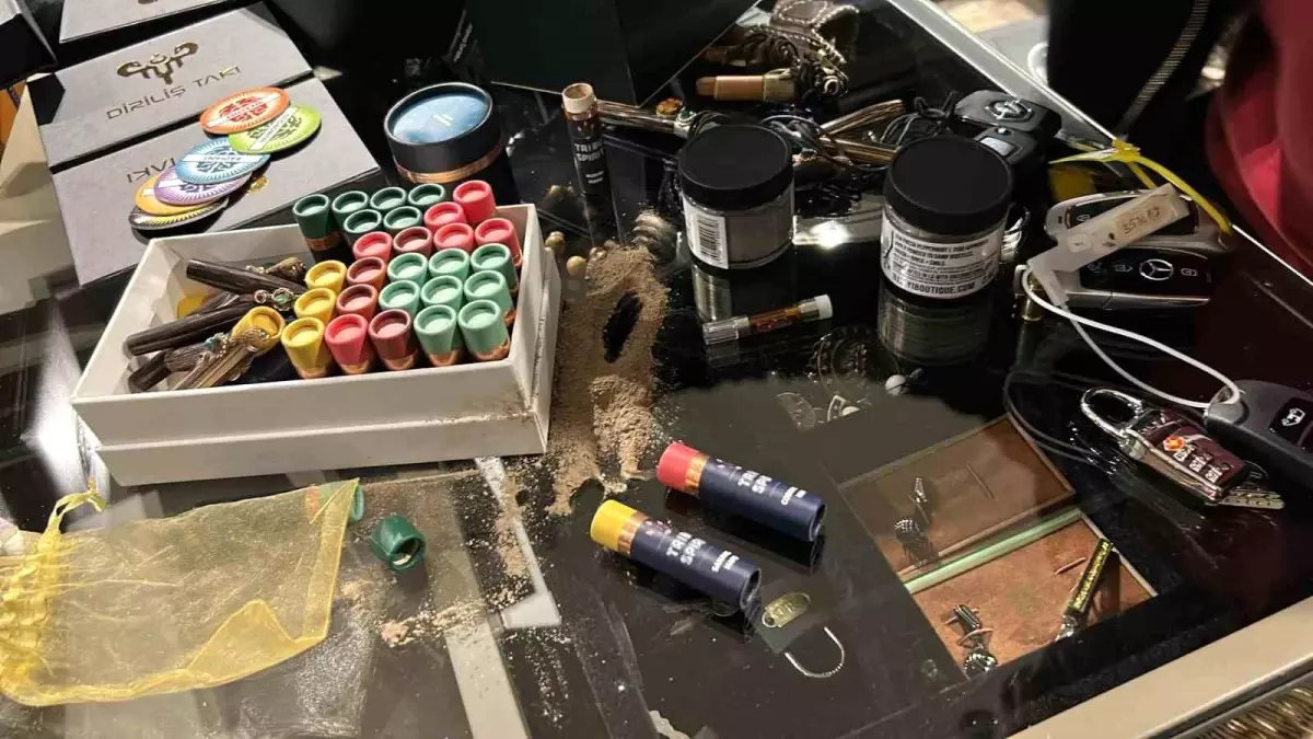 Uyuşturucu soruşturmasında Ezgi Eyüpoğlu'nun da aralarında bulunduğu 8 şüpheli gözaltına alındı