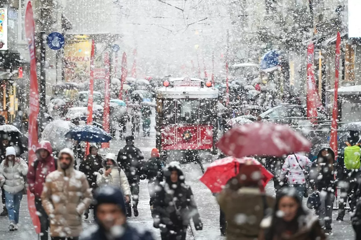 Yılbaşında lapa lapa kar geliyor! İstanbul'da 10 yıl sonra bir ilk