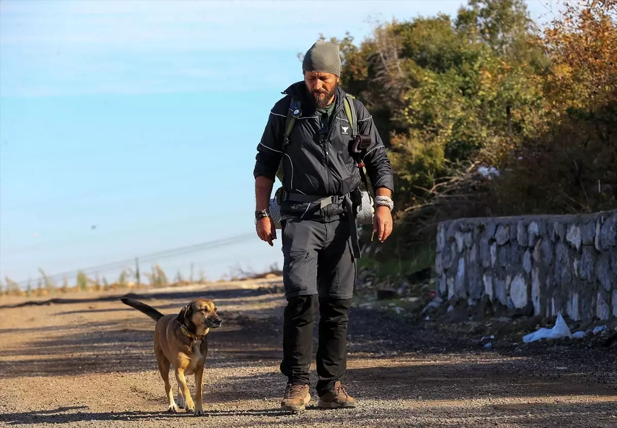 Yürüyerek yola çıkan 'Seyyah Ömer' 81 ilde fidan dikti