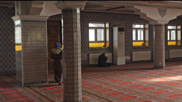 Beggers who saw the police fled to the mosque and mingled with the congregation