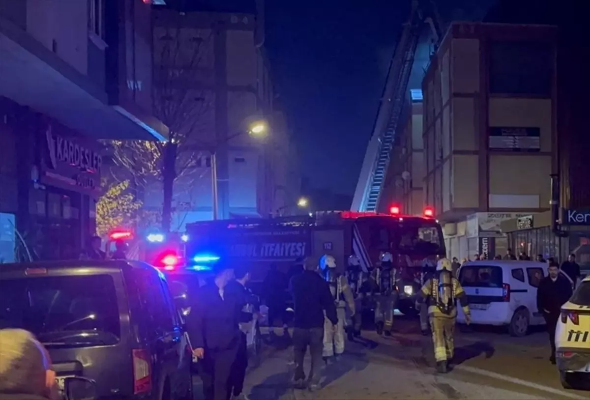 Başakşehir'de ayakkabı imalathanesinde çıkan yangın söndürüldü