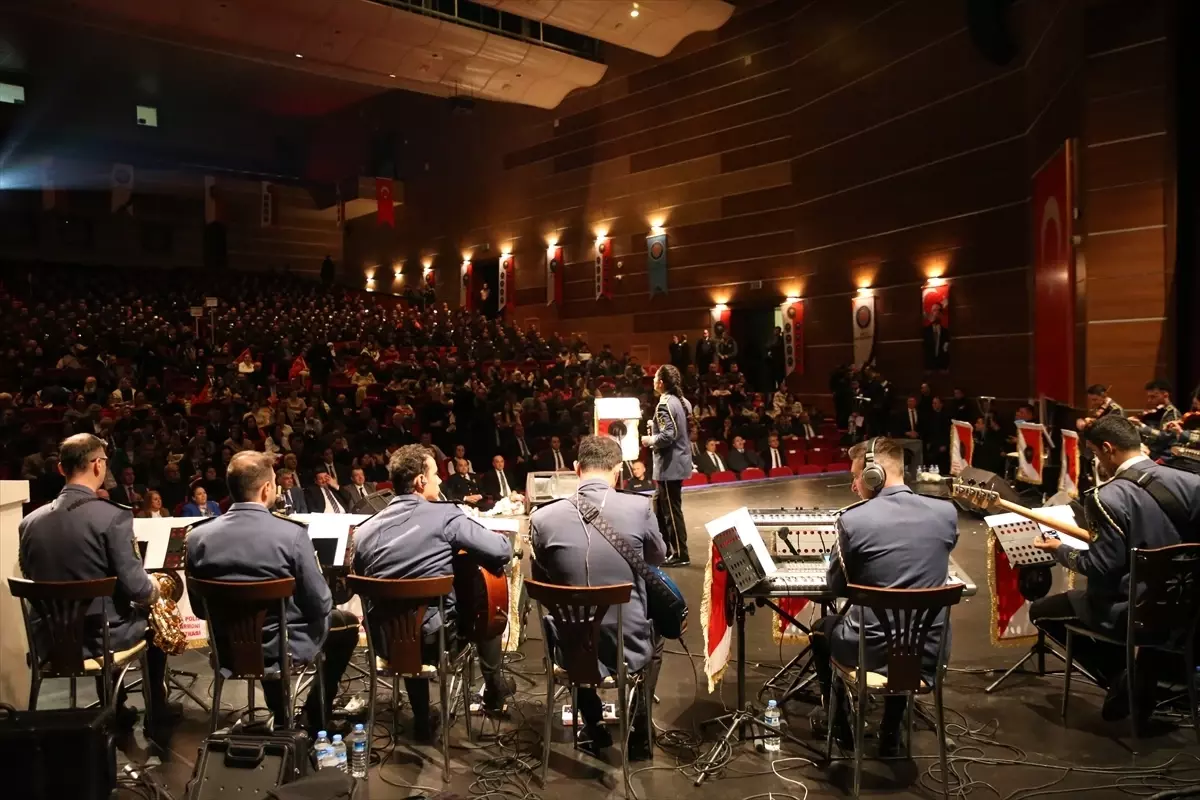 Diyarbakır'da Polis Akademisi Armoni Orkestrası konser verdi