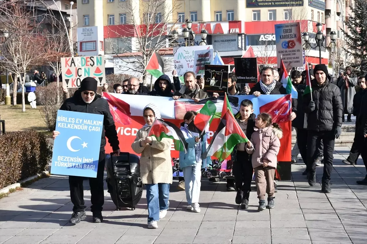 Erzurum'da sağlıkçılar Gazze için yürüyüşlerini 110. haftada sürdürdü