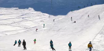 Hakkari Mergabütan Kayak Merkezi'nde sezon açıldı