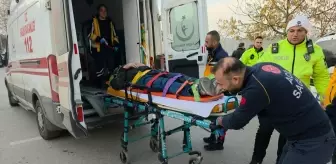 İnegöl'de hafif ticari araç ile motosikletin çarpıştığı kazada 1 kişi yaralandı