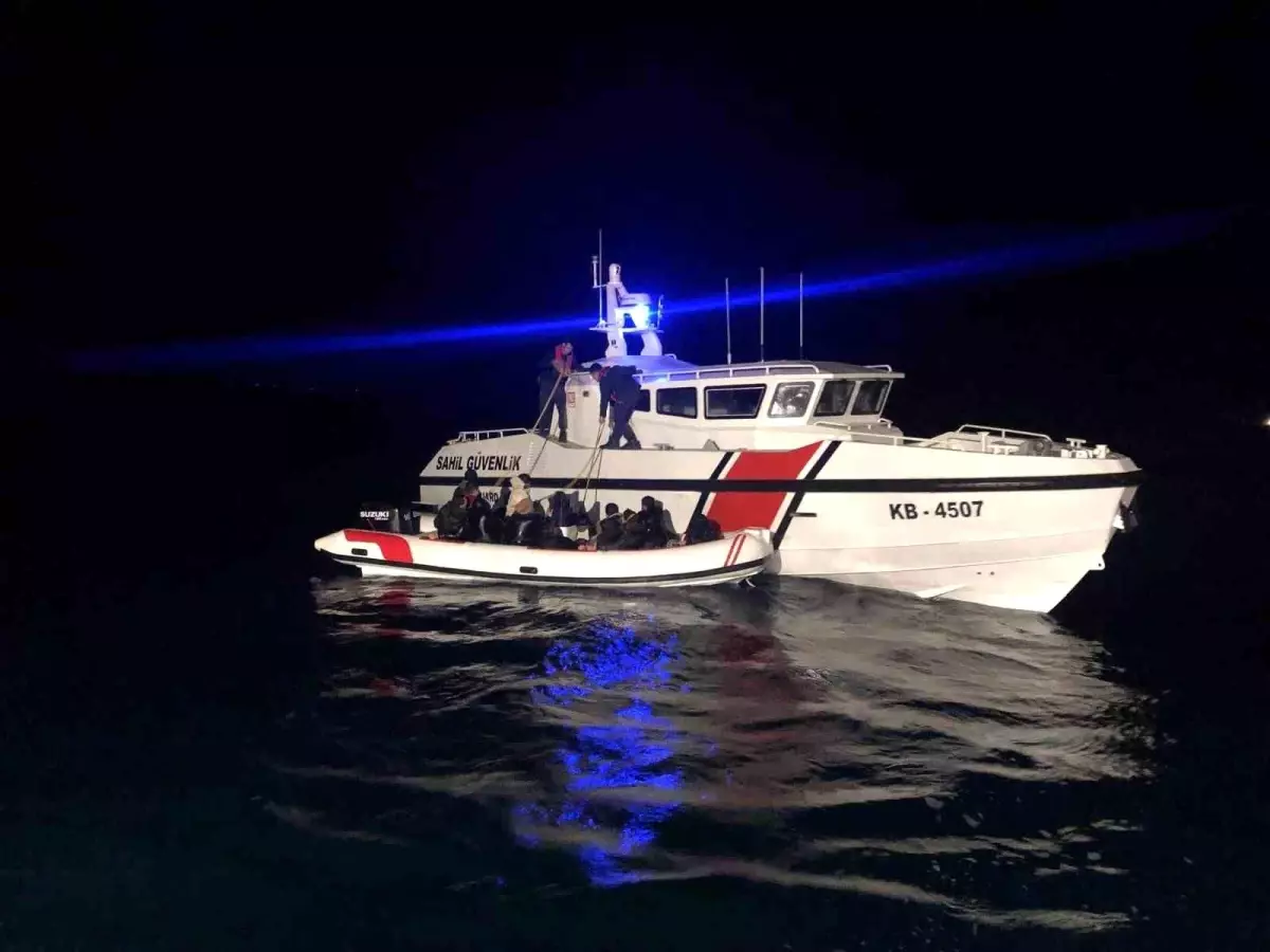 İzmir'de 24 saatte 99 göçmen, 3 kaçakçı yakalandı