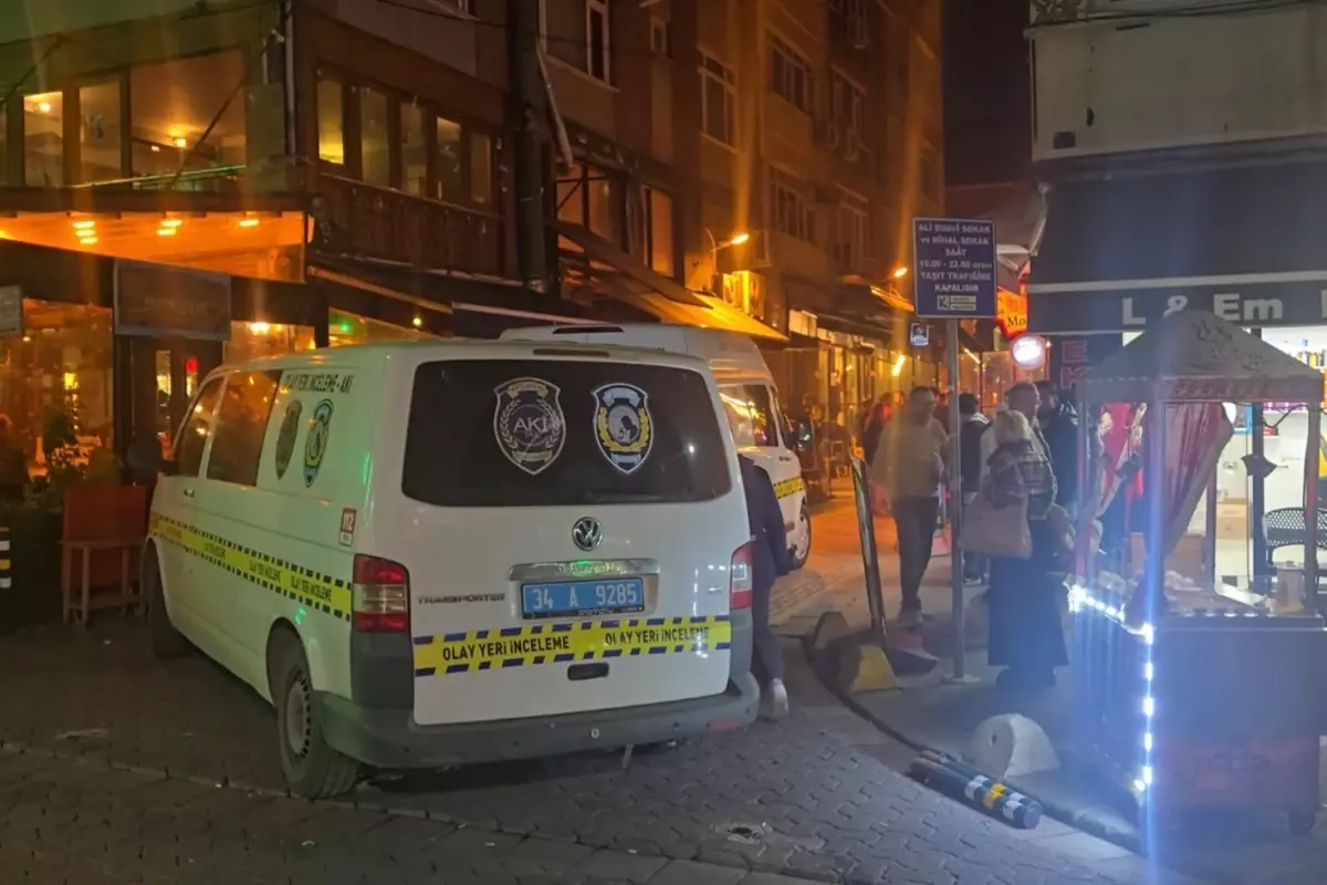 Kadıköy'de dehşet: 2 kişi ölü bulundu, bir not bırakmışlar