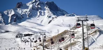 Kayak keyfi başlayan Erciyes'te, sezonun resmi açılışı yapıldı