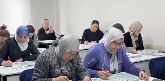 Kayseri'ye yerleşen yabancılar, Büyükşehir Belediyesinin ücretsiz kurslarında Türkçe öğreniyor