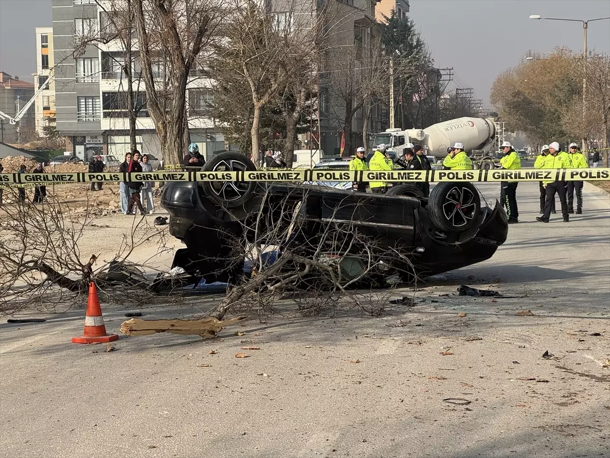 Konya'da devrilen otomobildeki 1 kişi hayatını kaybetti