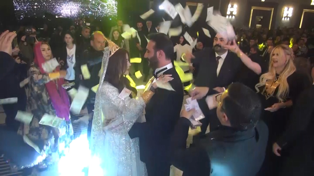 Nazdar Barzani ile Kahraman Zülfikar İzol evlendi! Geline kilolarca altın takıldı