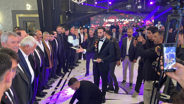 Nazdar Barzani ile Kahraman Zülfikar İzol evlendi! Geline kilolarca altın takıldı