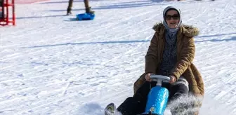 Palandöken Kayak Merkezi'nde hafta sonu yoğunluğu yaşanıyor