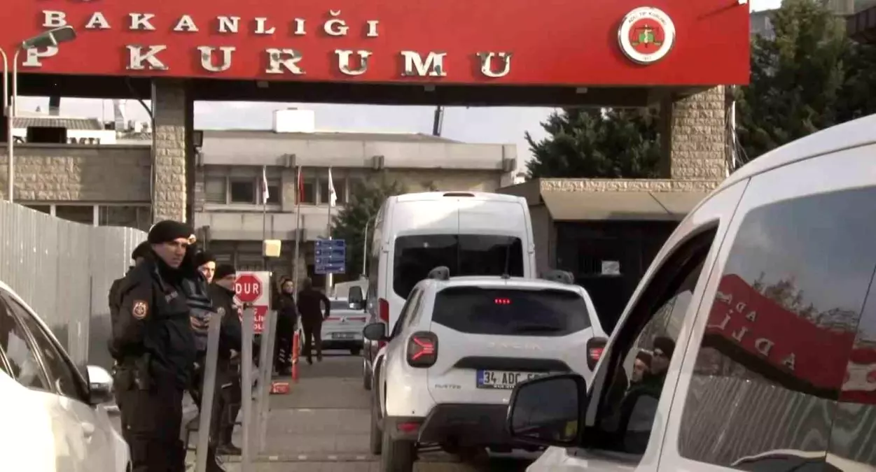 Sadettin Saran, saç ve kan örneği vermek üzere Adli Tıp Kurumuna getirildi