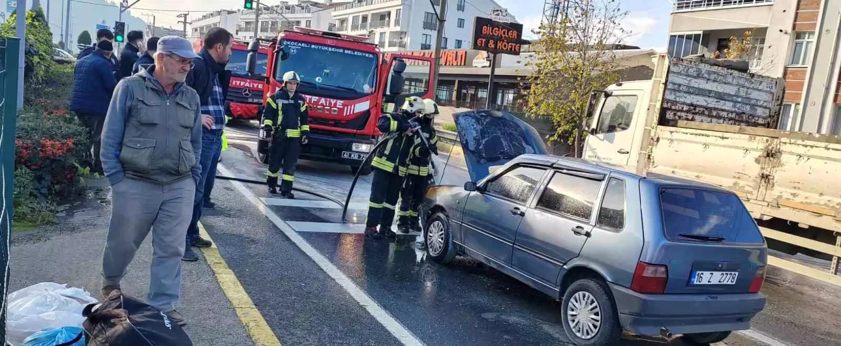 Seyir halindeki otomobilde yangın paniği