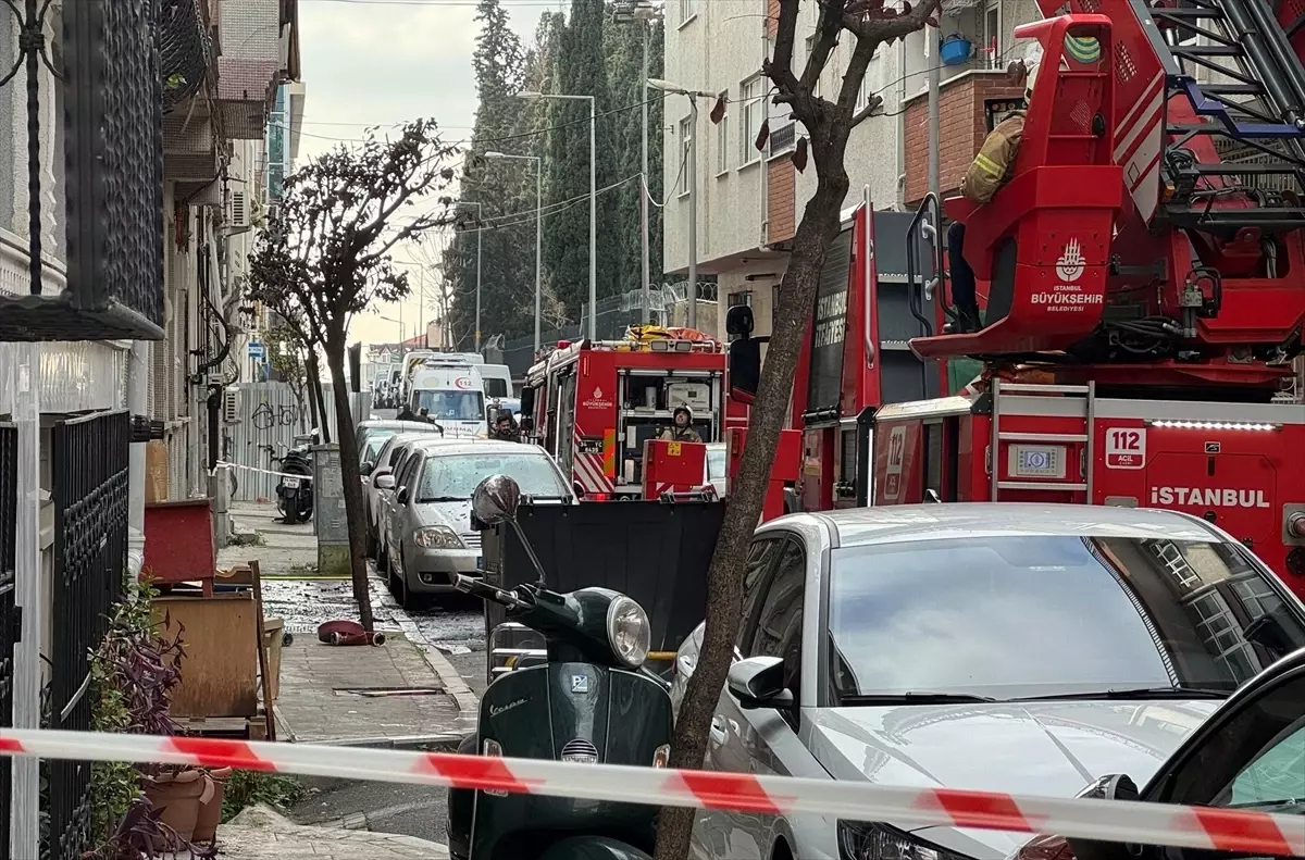 Şişli'de bir binanın çatısında çıkan yangın söndürüldü