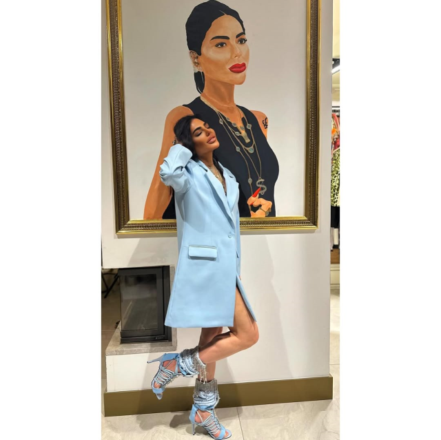 A striking moment at Süreyya Yalçın's birthday! Her husband kissed her on the lips