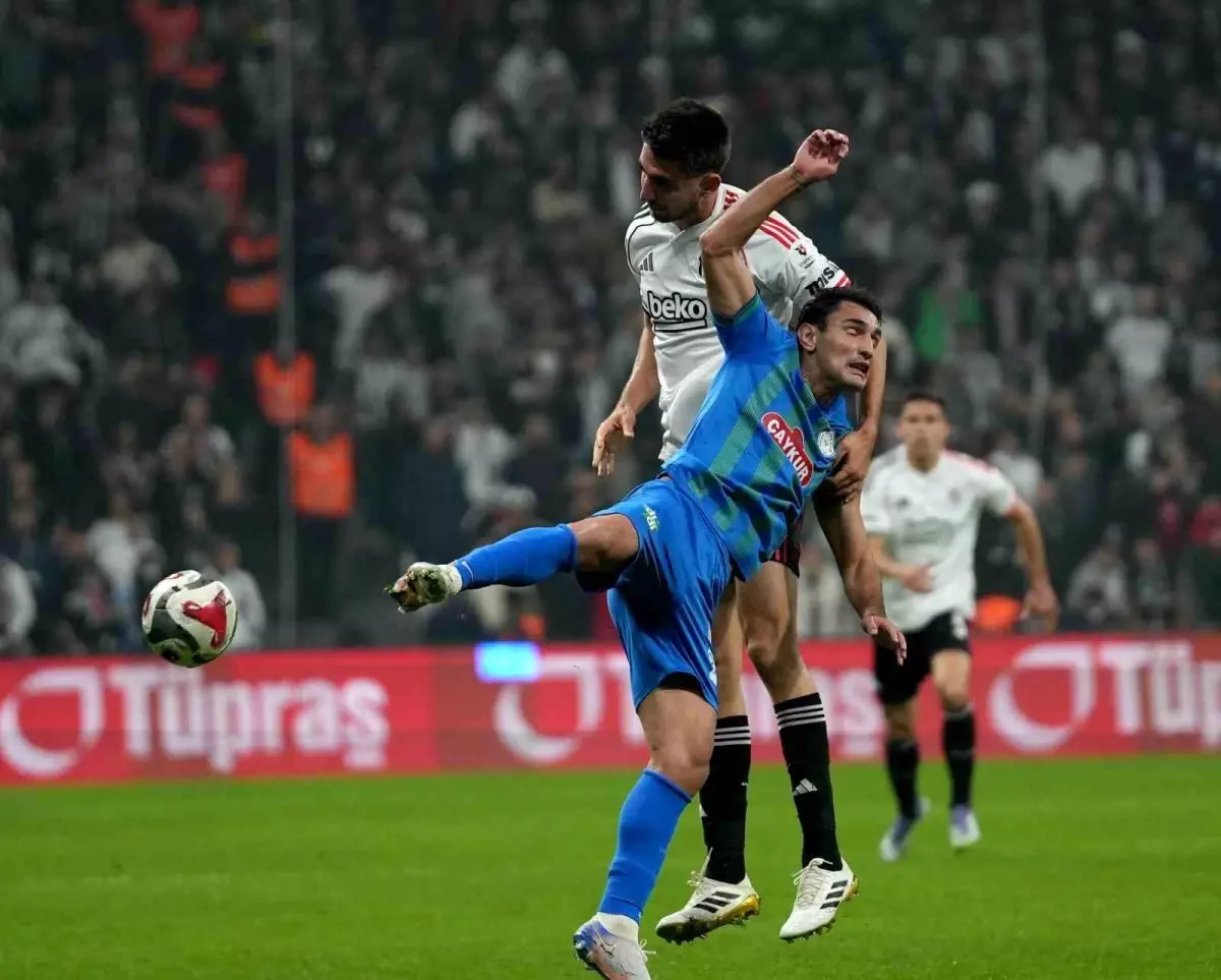 Trendyol Süper Lig: Beşiktaş: 0 Çaykur Rizespor: 0 (İlk yarı)