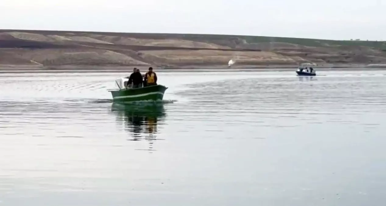 Adıyaman'da baraj gölünde tekne alabora oldu: 5 kişiden 1'i kayıp