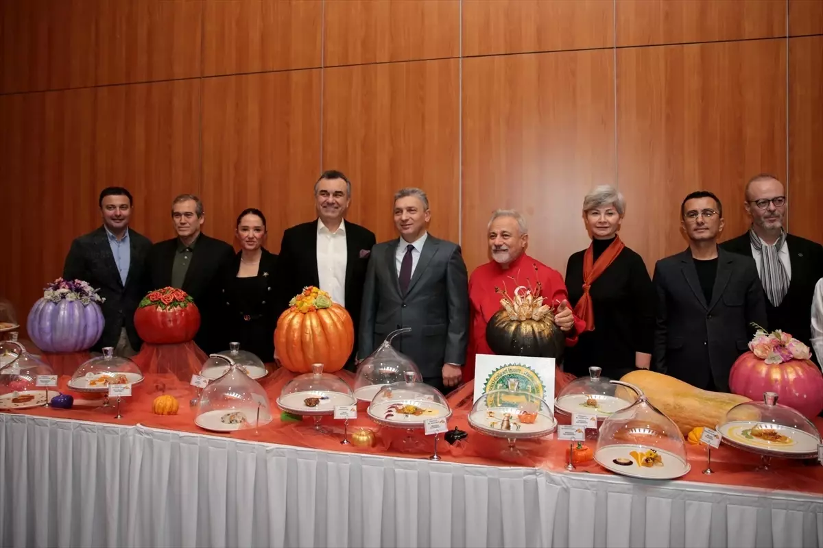 Antalya'da coğrafi işaret başvurusu yapılan Döşemealtı kabağı tanıtıldı