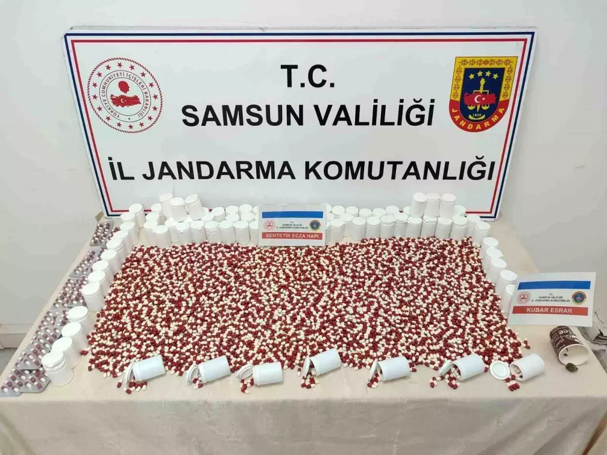Apartman yöneticisi jandarma tarafından 7 bin uyuşturucu hapla yakalandı