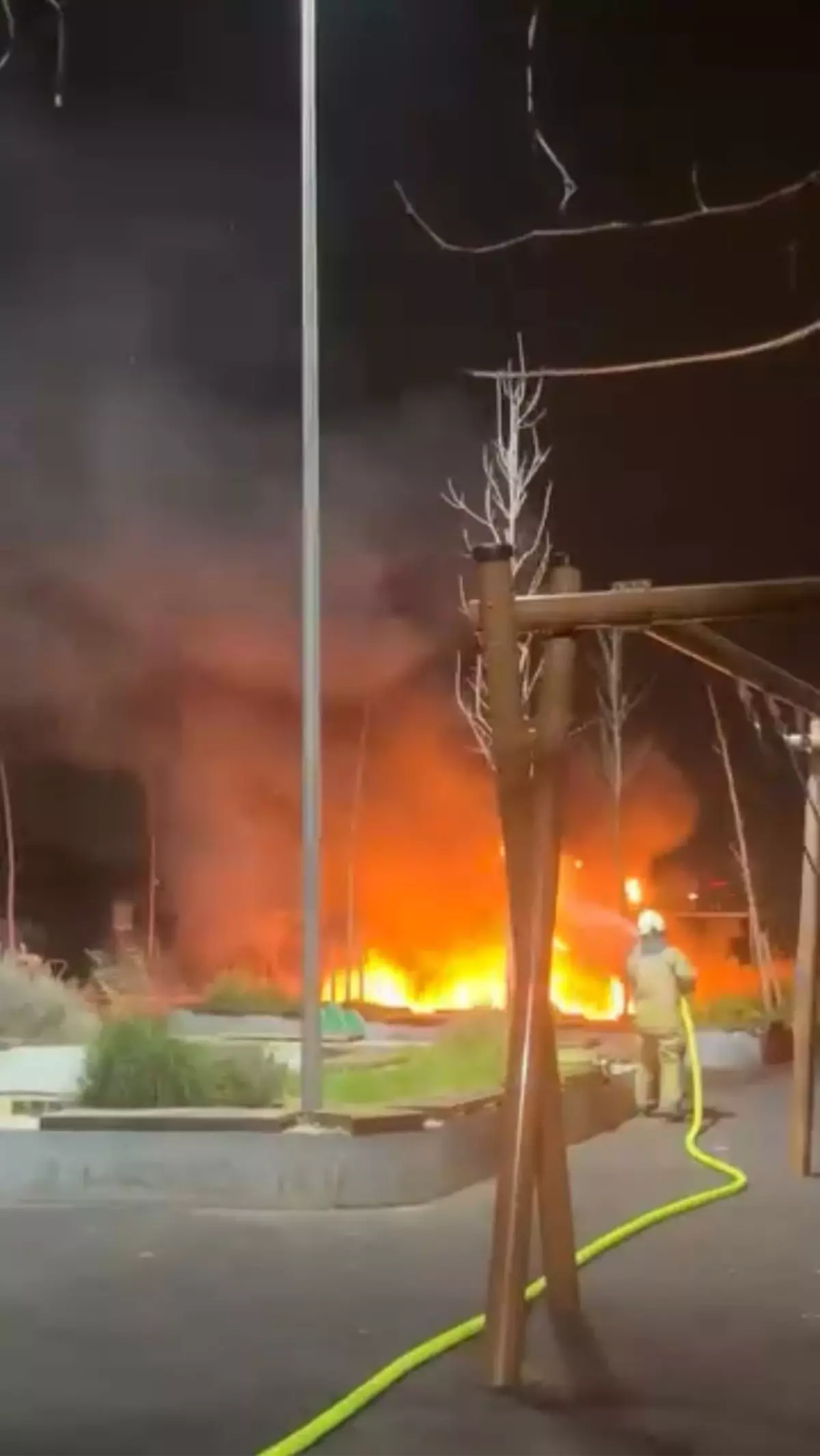 Beylikdüzü'nde çocuk parkı alev alev yandı