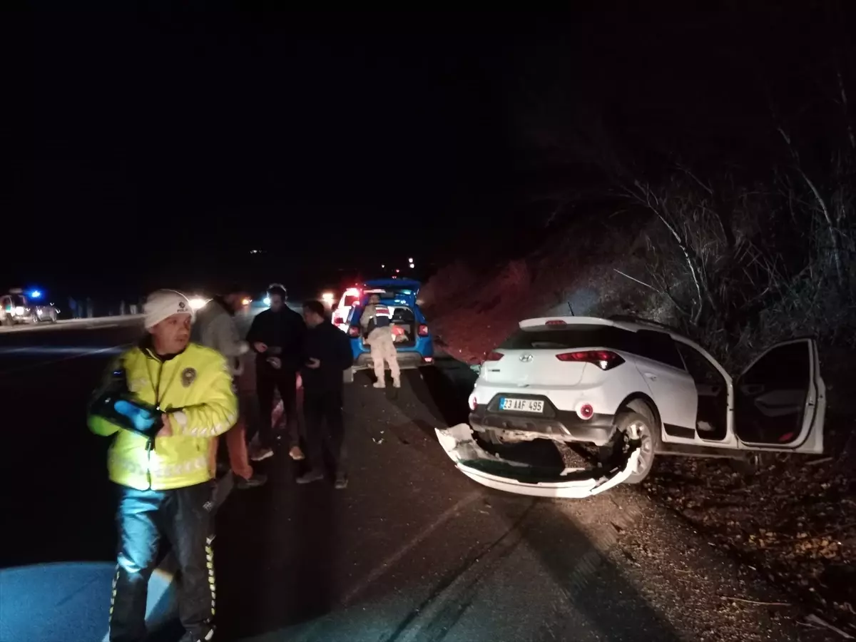 Bingöl'de iki otomobilin çarpıştığı kazada 4 kişi yaralandı