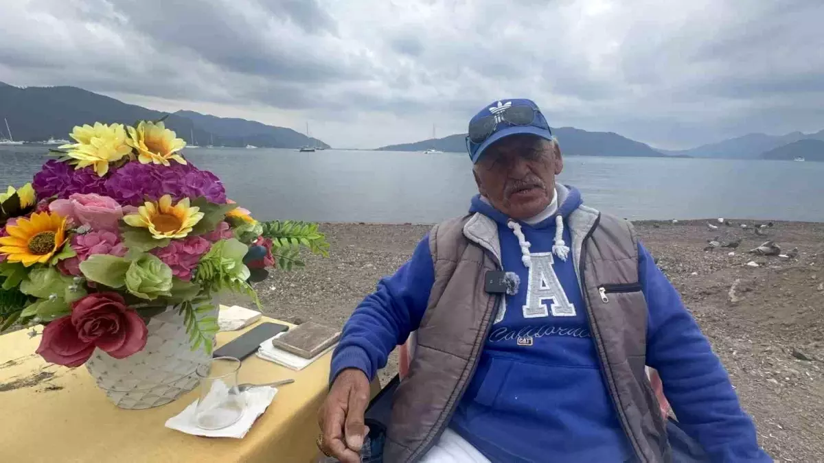 Çiçekli masa Marmaris'in simgesi haline geldi