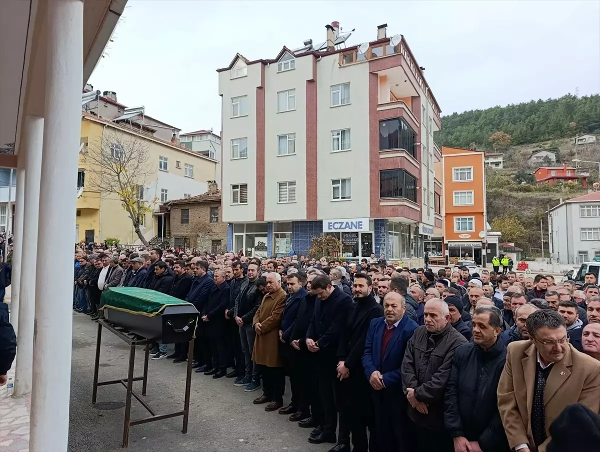 Dikmen Belediye Başkanı Adnan Acar'ın babası Bayram Acar son yolculuğuna uğurlandı