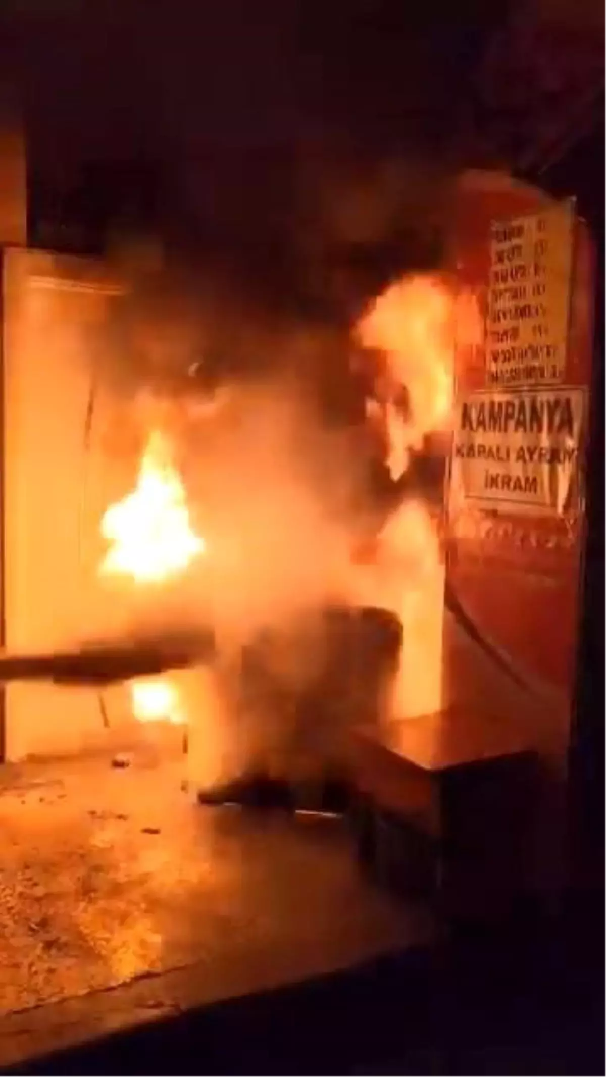 Elazığ'da yanan işletmenin yardımına esnaf yetişti