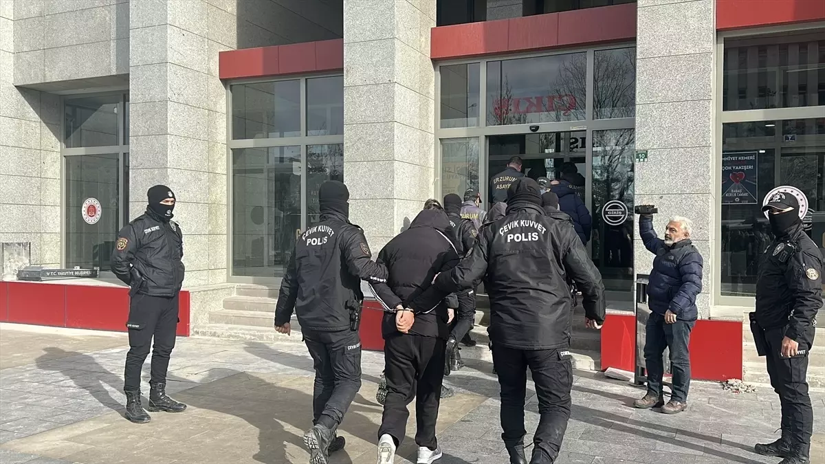 Erzurum'da bir kişinin öldüğü bıçaklı kavgayla ilgili 3 zanlı tutuklandı