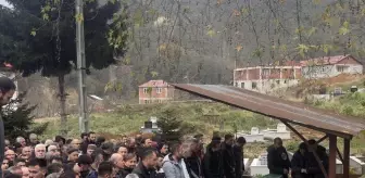 Giresun'da trafik kazasında ölen abla ve kardeşi defnedildi