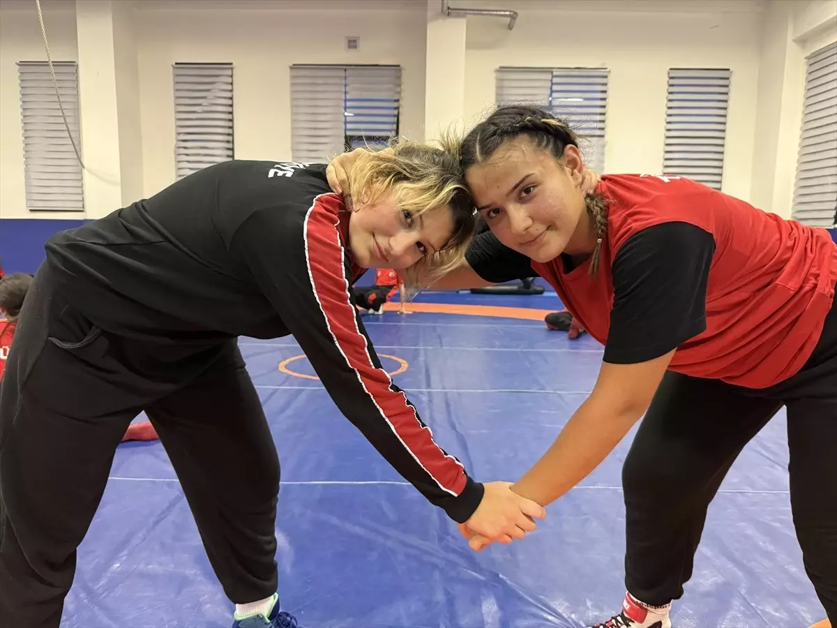 Güreşçi ikizler şampiyonluklara birlikte uzanmak için çalışmalarını sürdürüyor