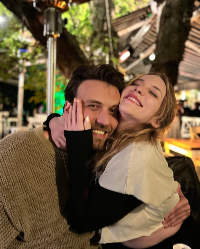 Hayal Köseoğlu received a marriage proposal on her birthday! Here is her boyfriend