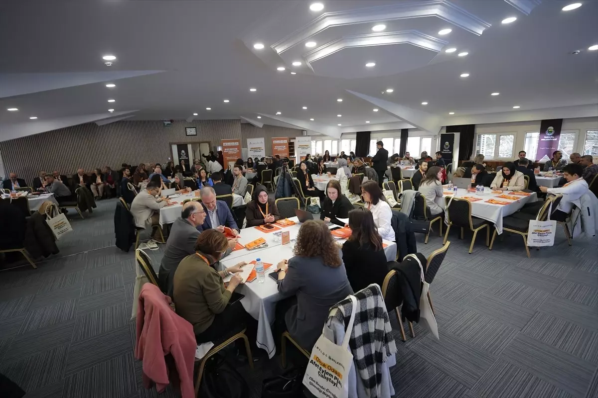 İnegöl'de düzenlenen çalıştayla, afetlerde çocuğu önceleyen yaklaşımlar ele alındı