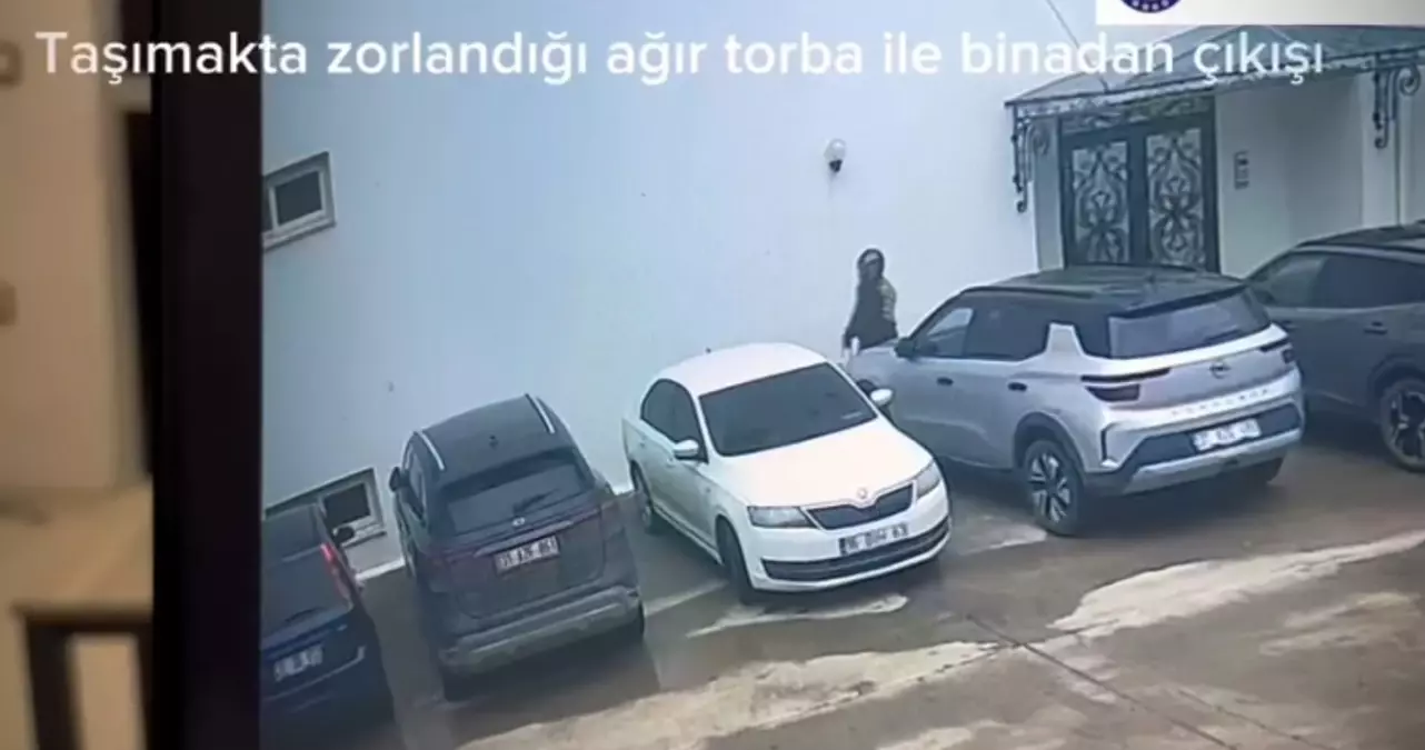 Kaskla girdiği apartman dairesinden 1 milyon 800 bin TL değerinde ziynet eşyası çaldı