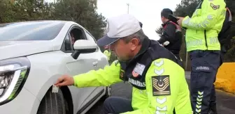 Kocaeli'de jandarma ekiplerince 'zorunlu kış lastiği' denetimi yapıldı