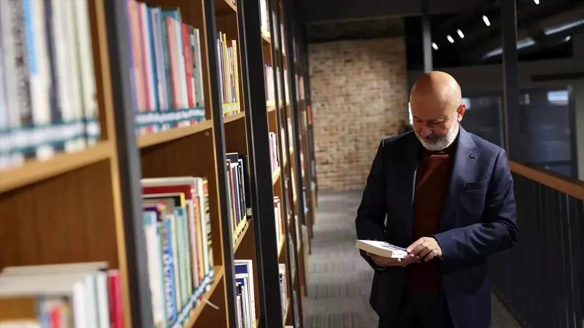 Kocasinan Belediye Başkanı Çolakbayrakdar, Sinan Kütüphanesi'ni ziyaret etti