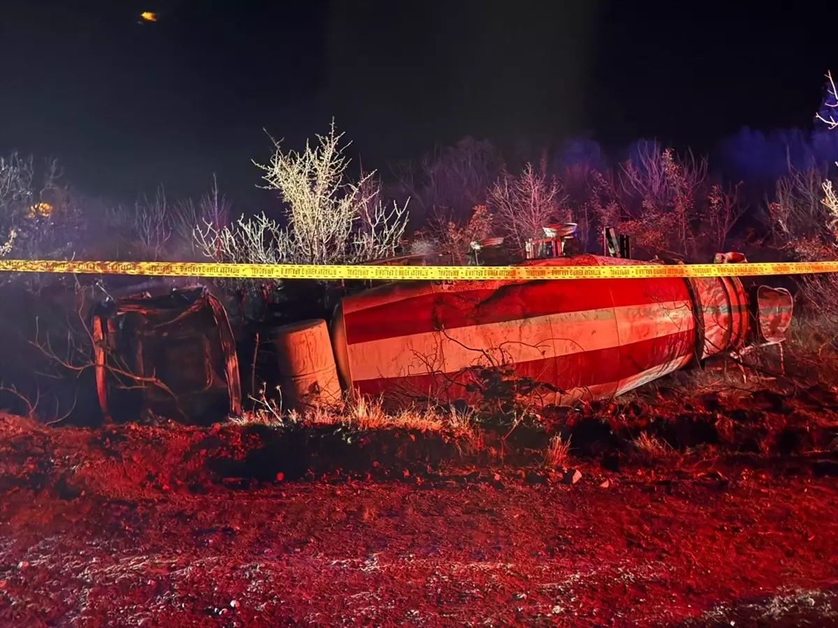 Malatya'da devrilen beton mikserinin sürücüsü hayatını kaybetti