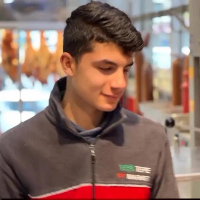 mezarlikta bogazlari kesilmis halde bulundular 2 19376150 3379 m