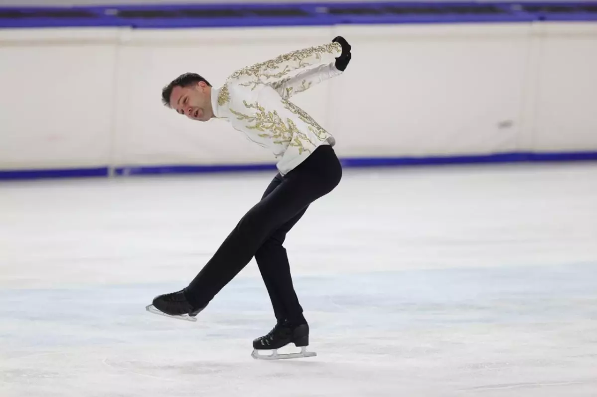 Şampiyon buz patenci spora başladığı pistte jübilesini yaptı