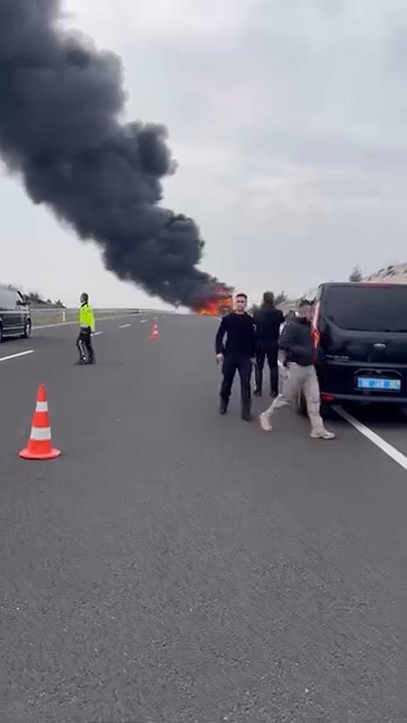 The passenger bus on the move was engulfed in flames: 25 passengers were rescued at the last moment